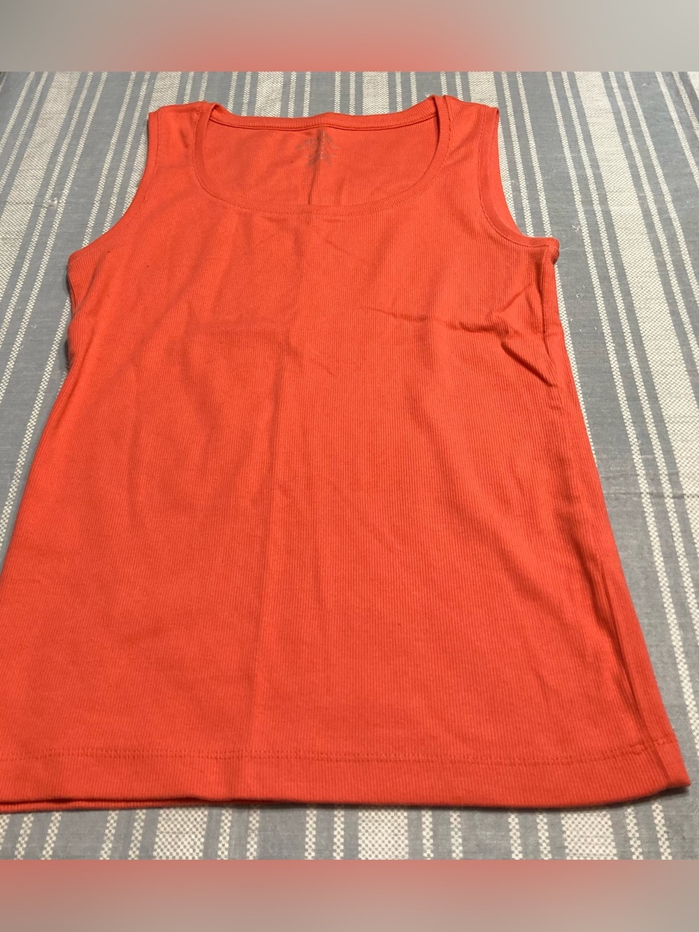 💛TODAY***$10***Chico’s “the ultimate tee” coral colored tank top.